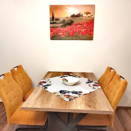 Art Anton - Stilvolle Mit Balkon, Zentrumsnah Apartament