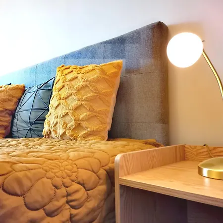 Art Anton - Stilvolle Mit Balkon, Zentrumsnah *